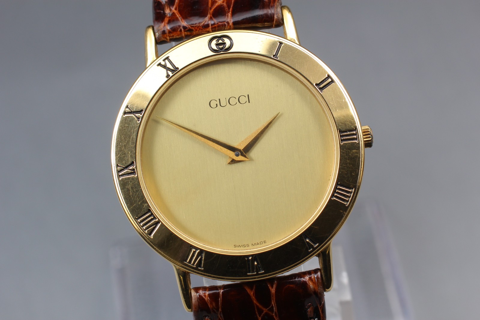[Near MINT] GUCCI 3000.2.M Vintage 33mm Men’s Quartz Watch Gold Dial From JAPAN