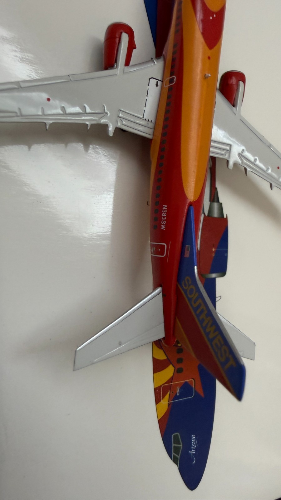 Gemini Jets 1:400 Southwest Airlines Boeing 737-300 Die-cast Model GJSWA1471