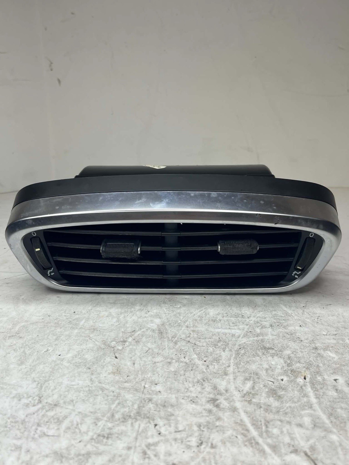2016-2023 Fiat 500X Center Dash Dual A/C Air Vent Grille Bezel 735572564 OEM