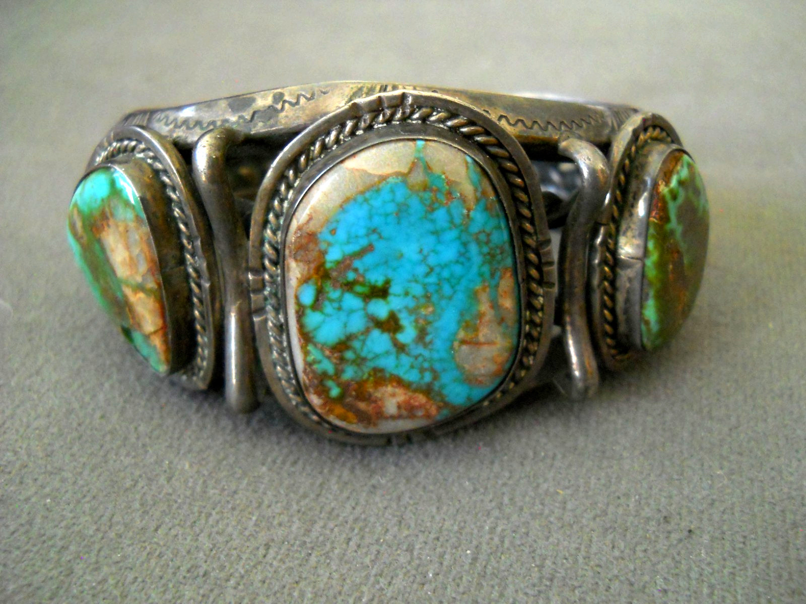 Native American Navajo Royston Turquoise Heavy Sterlin Silver Cuff Bracelet 109g