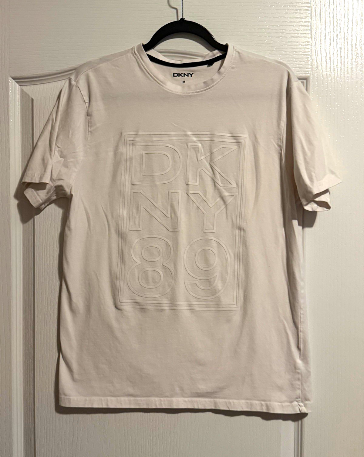 DKNY Men\'s White Graphic Logo T-Shirt Size M Regular Short Sleeve Crew Neck