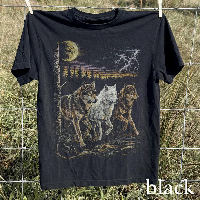 Vintage Wolf Moon Comfort Tee