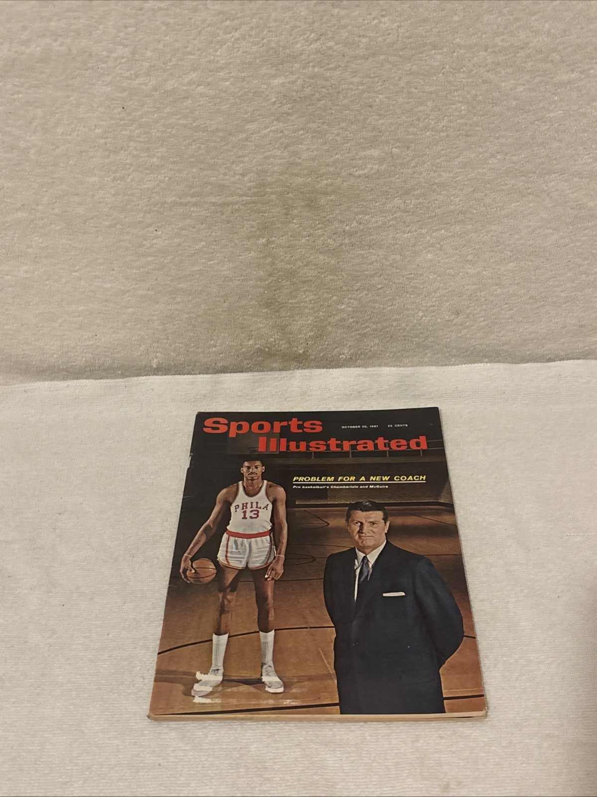 WILT CHAMBERLAIN First Cover - Sports Illustrated - October 30, 1961 
