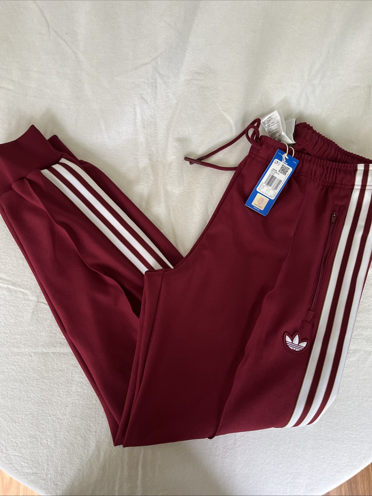 Adidas Arsenal Icon TP BNWT Size L , Maroon White And Gold. Adidas Arsenal Icon TP BNWT Size L , Maroon White And Gold.