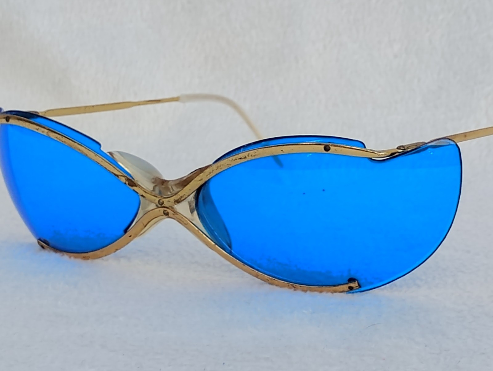 NOS TRUE VINTAGE 1960s BIKINI SAMPLE SUNGLASSES HEAVY SATURATED BLUE ICONIC RARE
