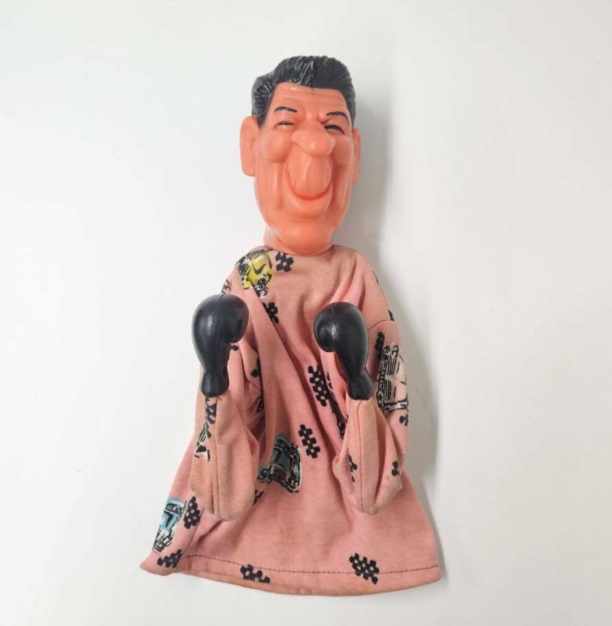 Vintage Ronald Reagan Caricature Punching Boxing Hand Puppet Works (A12)