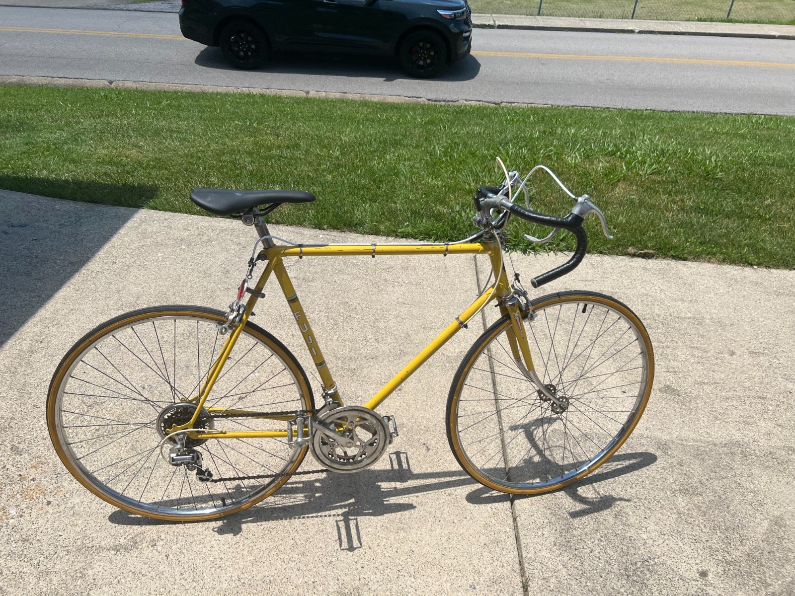 Vintage 1970\'s Fuji 10 Speed. Recently professionally tuned up Vintage 1970\'s Fuji 10 Speed. Recently professionally tuned up