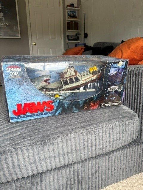 Jaws Boat Deluxe Boxed Set Movie Maniacs 4 MCFARLANE TOYS New Open Box Jaws Boat Deluxe Boxed Set Movie Maniacs 4 MCFARLANE TOYS New Open Box