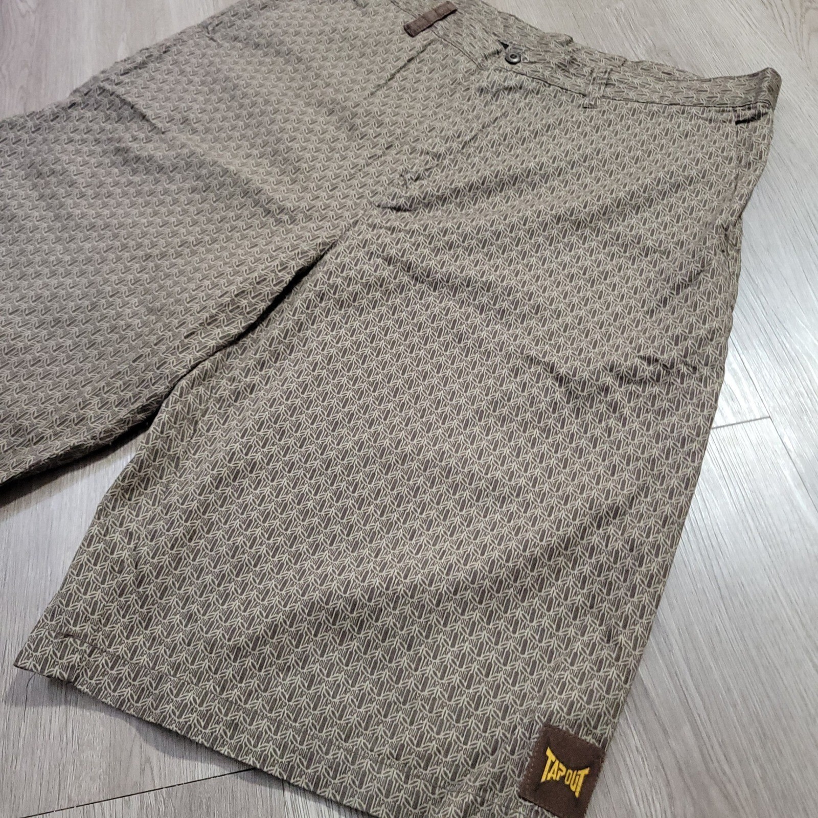 Vintage Tapout Cargo Shorts Mens 38 Brown All Over Logo MMA Streetwear 2000s