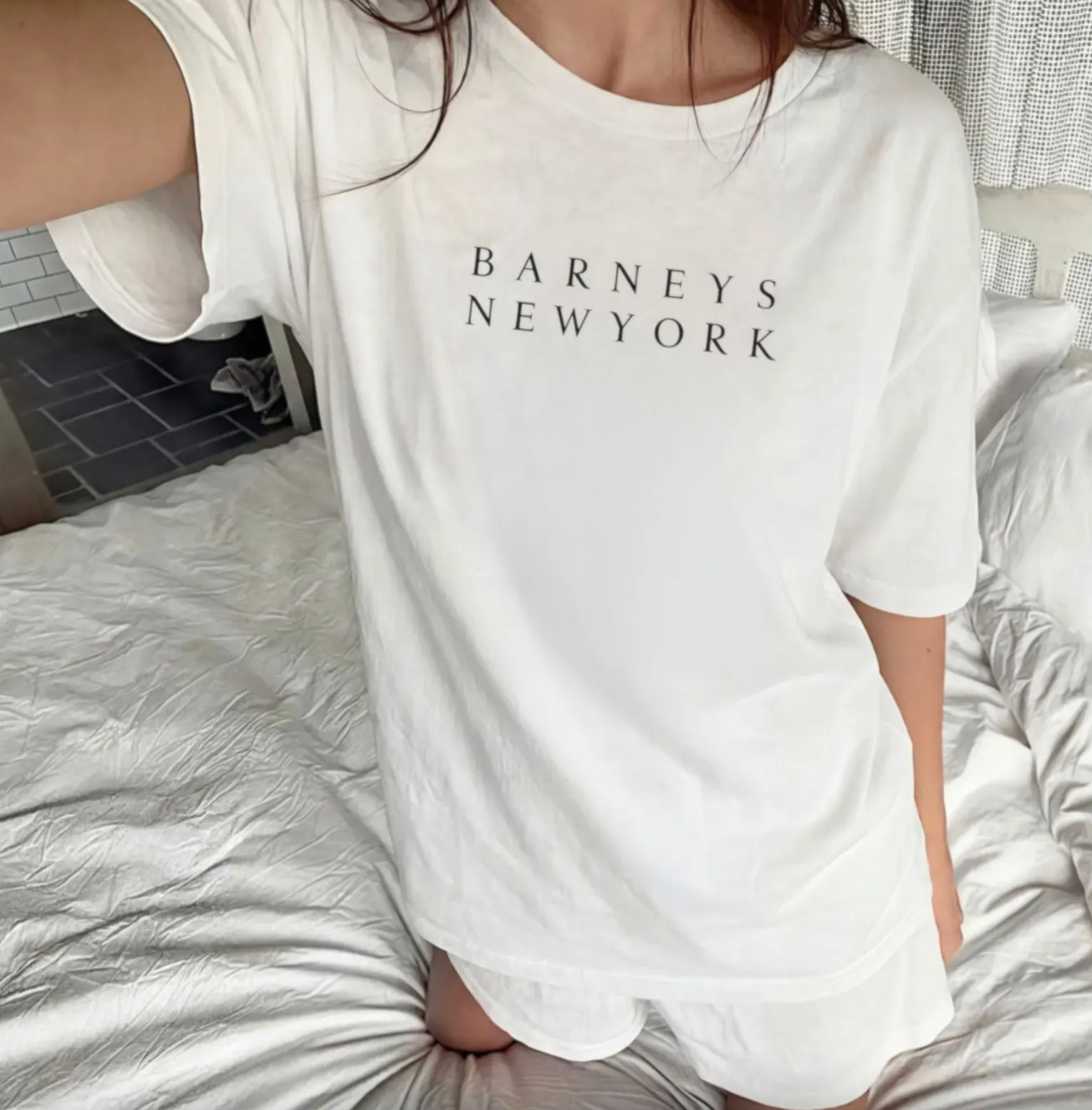 Barneys New York T-Shirt 90s Style NYC Cotton Unisex Crewneck Tee