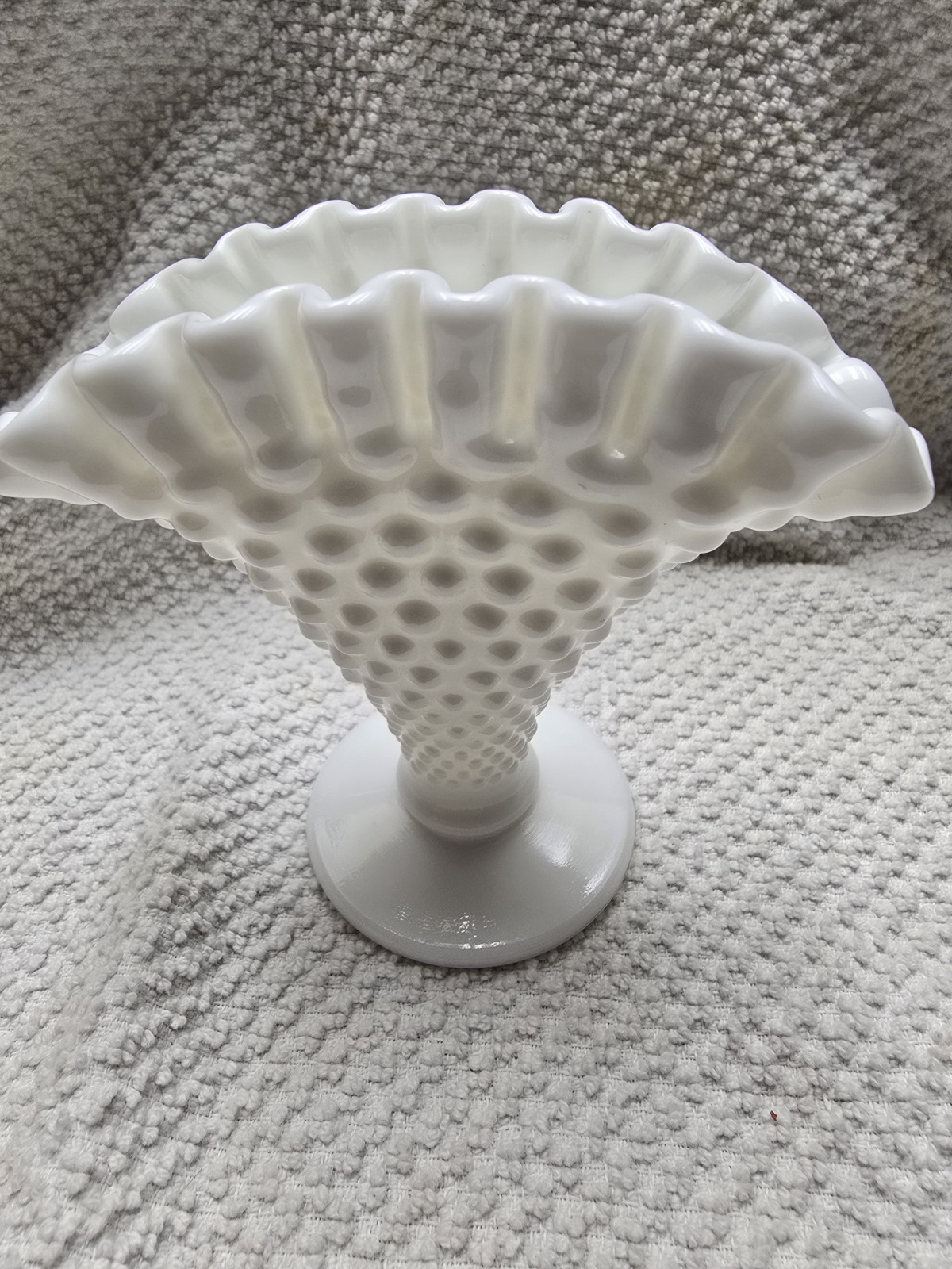 Vintage Fenton Ruffled Hobnail Milk Glass 4\ Vintage Fenton Ruffled Hobnail Milk Glass 4\