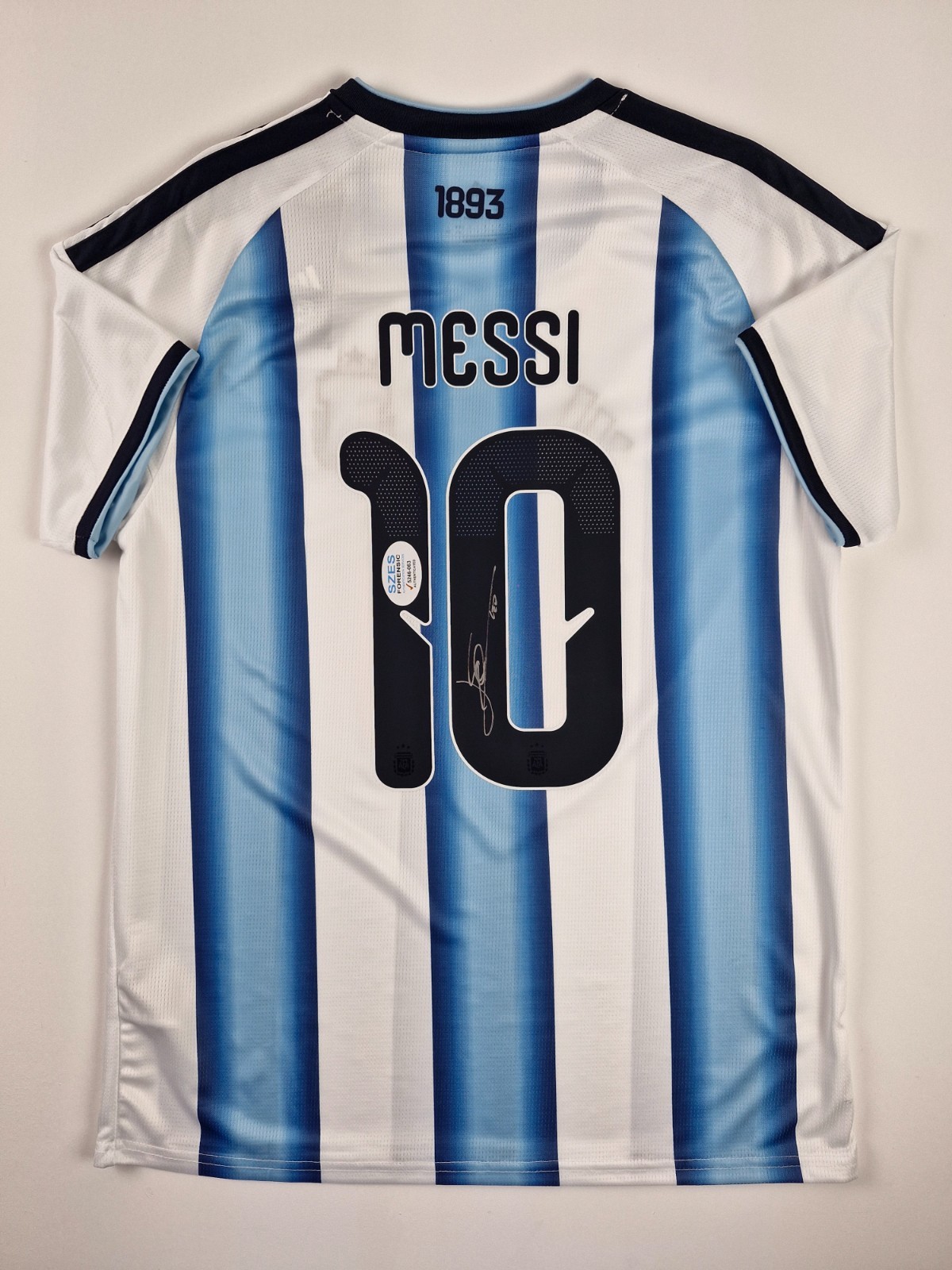 Lionel Messi Argentina present hand signed +COA+Free shipping worldwide