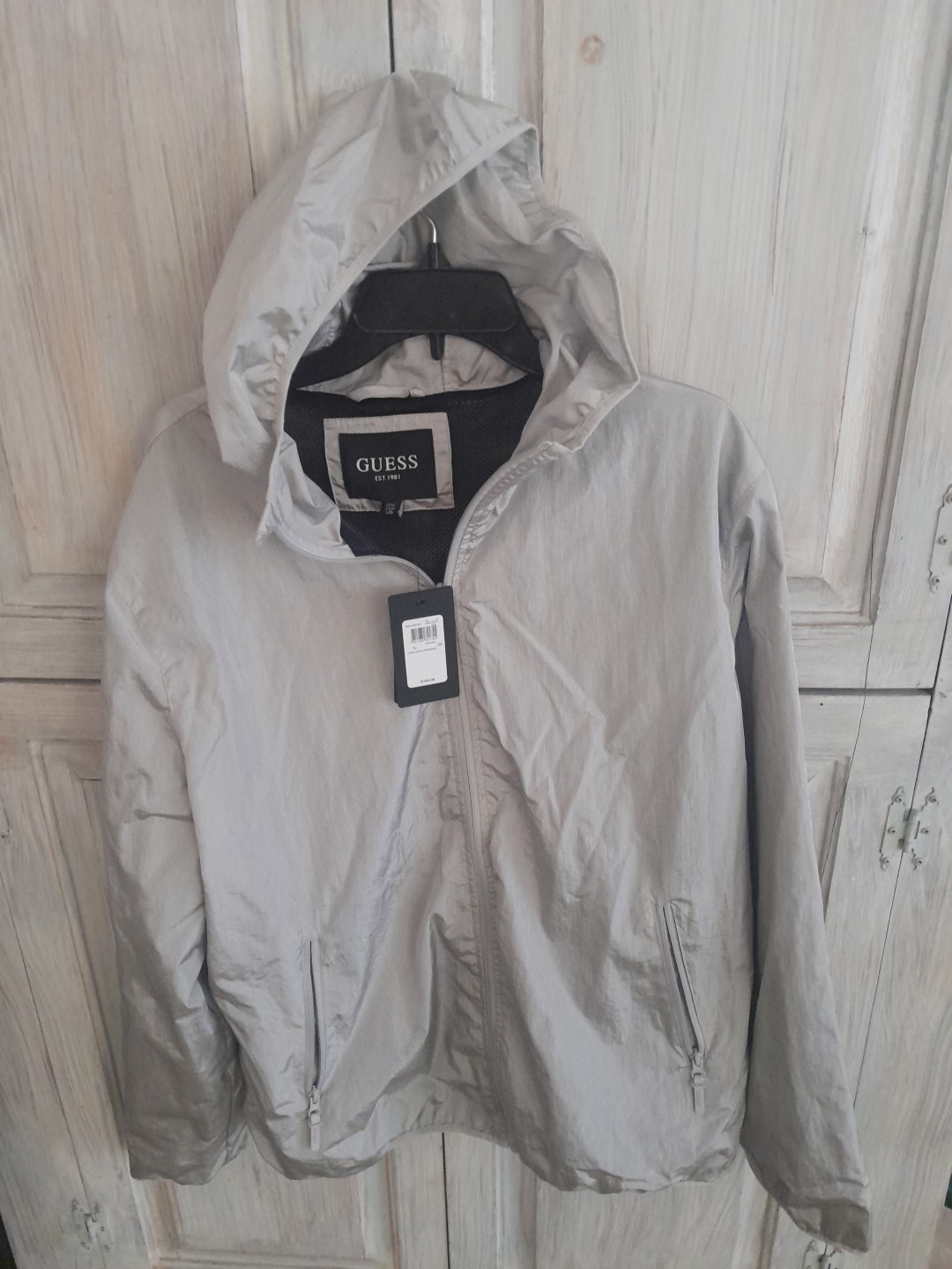 NWT $150.00 Guess Mens  Hooded Windbreaker Jacket Ocean Gray Size Large