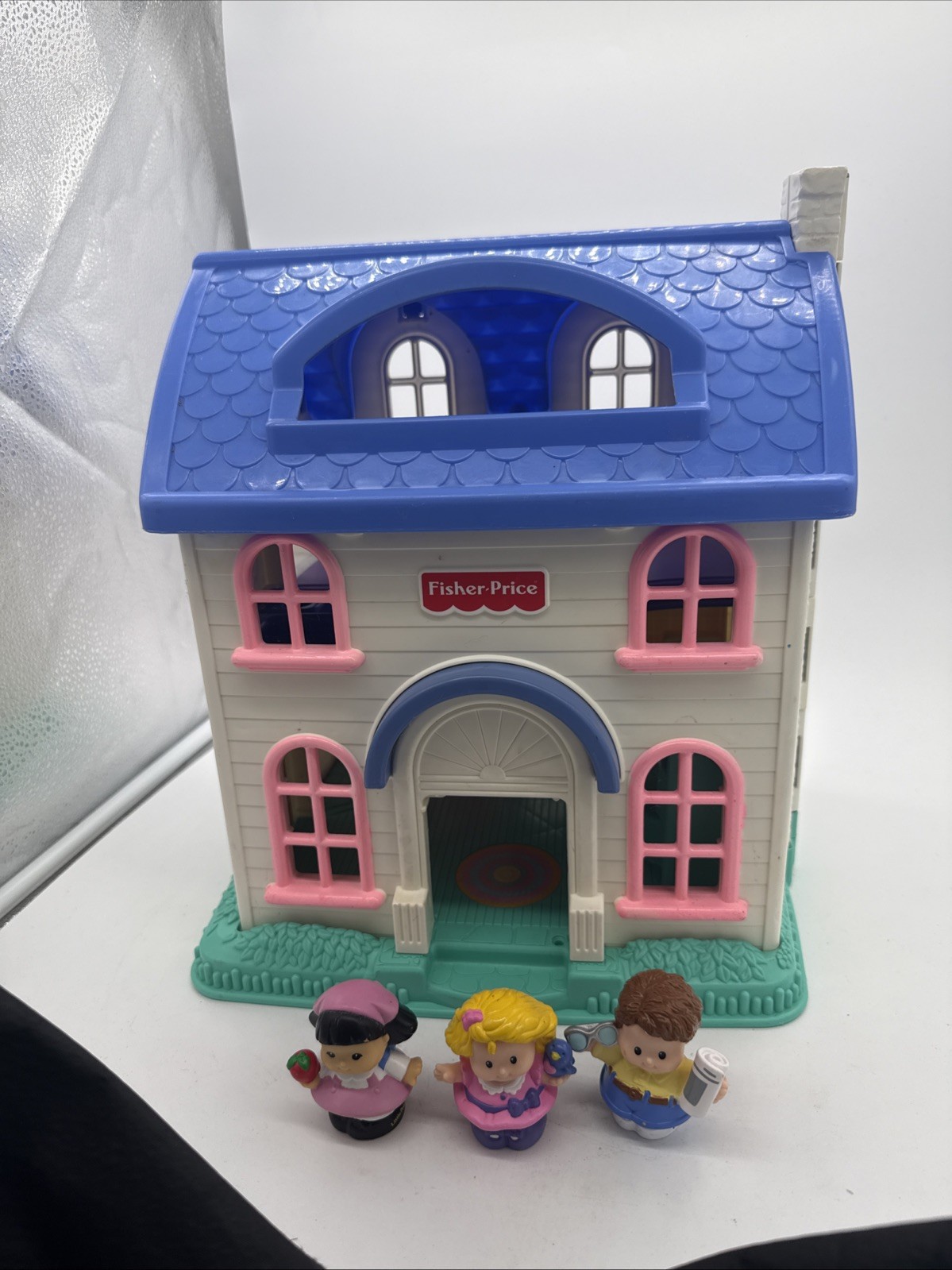 Vtg Fisher-Price Little People Home Sweet Home Dollhouse #2511 (1996) Figures