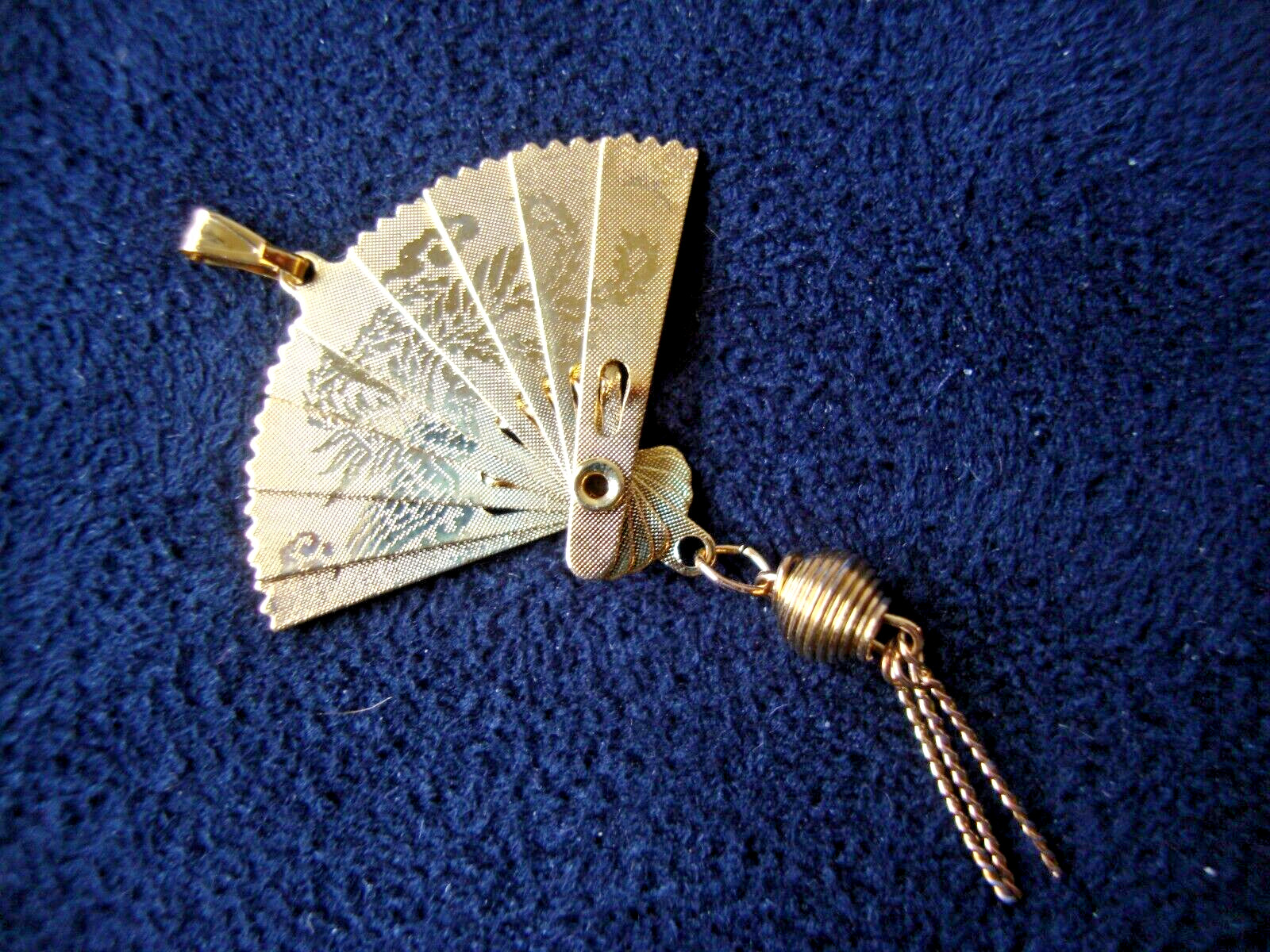 Vtg Classic Chinese Phoenix & Crane Etched Folding Fan Gold Plated Charm/Pendant Vtg Classic Chinese Phoenix & Crane Etched Folding Fan Gold Plated Charm/Pendant