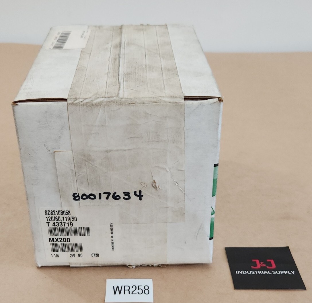 *FACTORY SEALED* Asco SD8210B058 Solenoid Valve 1-1/4\