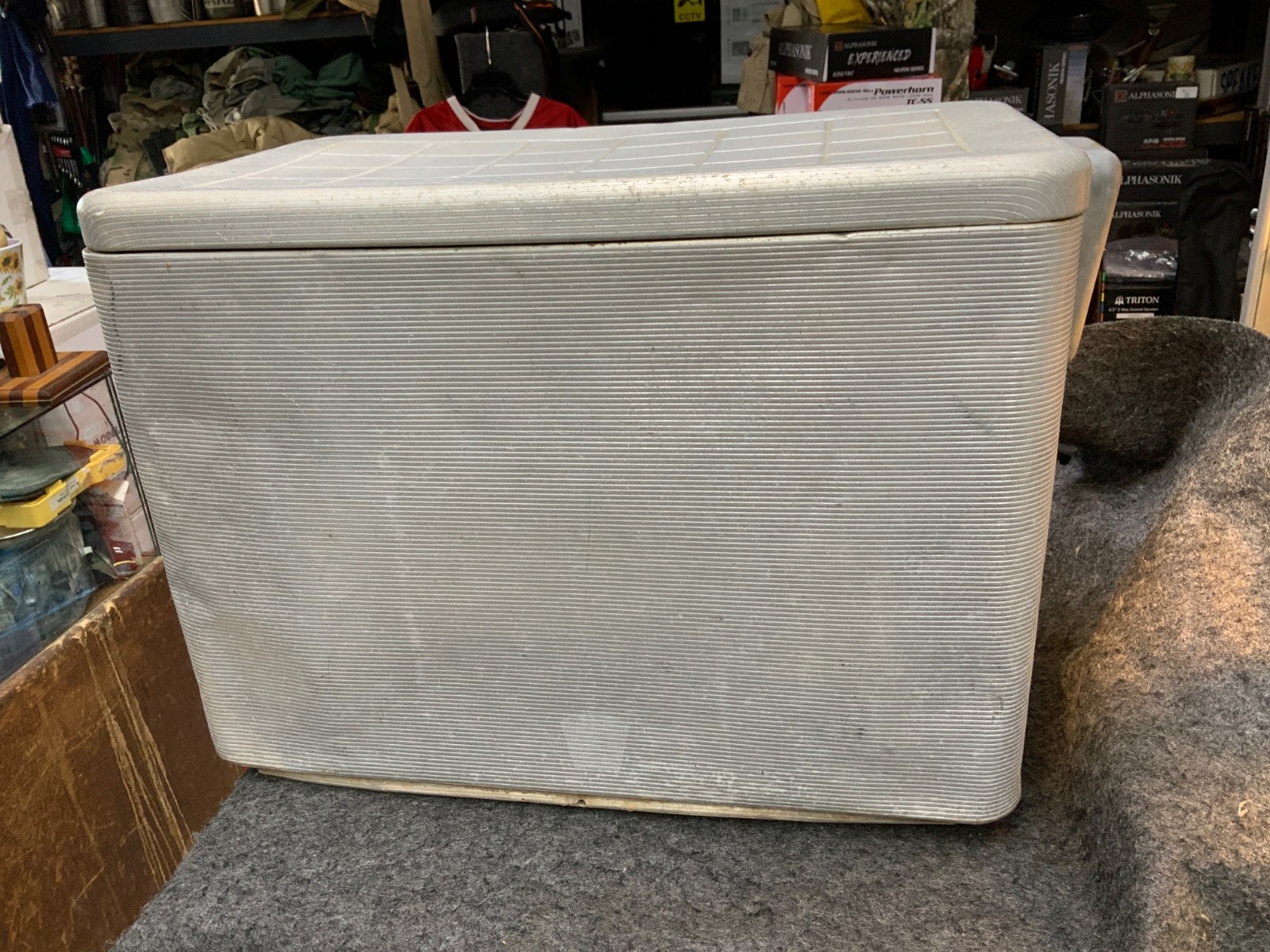 Vintage Kampkold Aluminum Ice Chest Cooler (USED FOR DISPLAY) Vintage Kampkold Aluminum Ice Chest Cooler (USED FOR DISPLAY)
