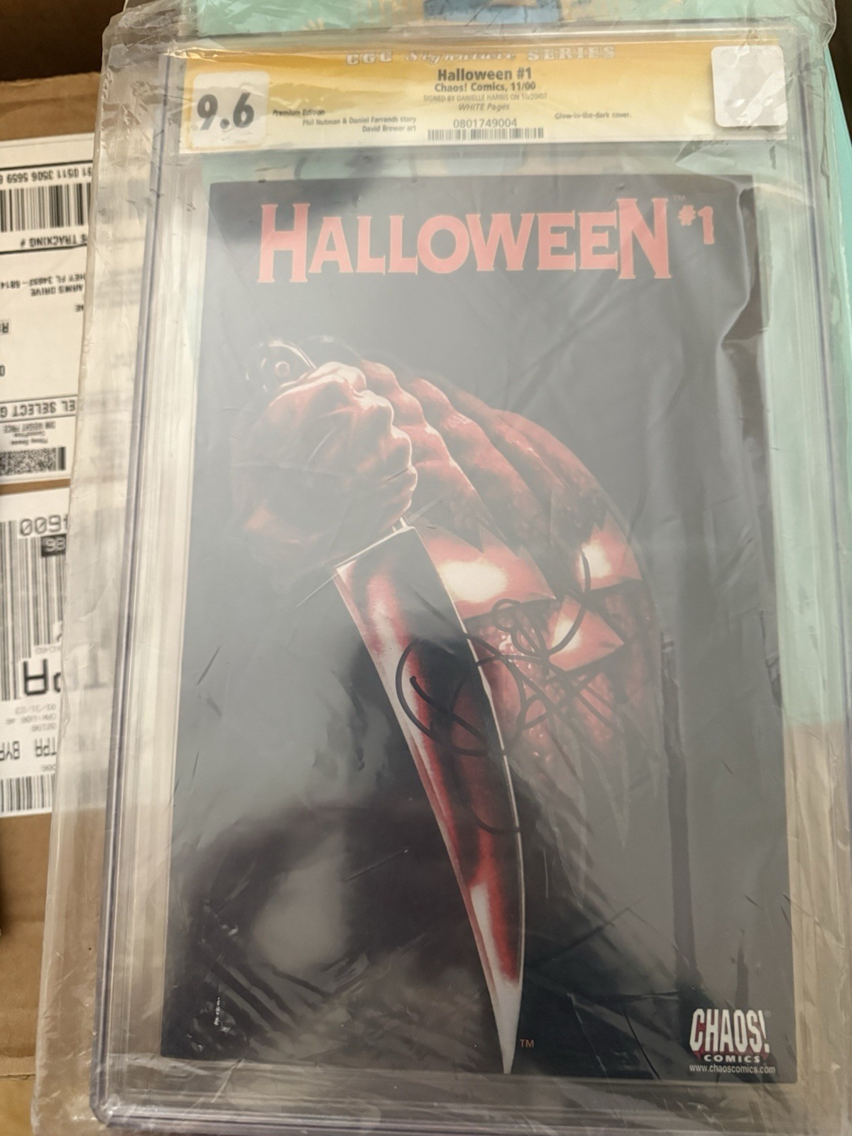 Halloween 1E Premium Glow in the Dark Variant FN-5.5 2000 9.6 Halloween 1E Premium Glow in the Dark Variant FN-5.5 2000 9.6