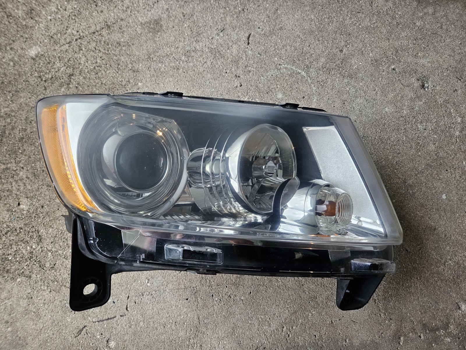🔥11-13 Jeep Grand Cherokee Right Passenger Headlight AFS H.I.D Xenon M149686
