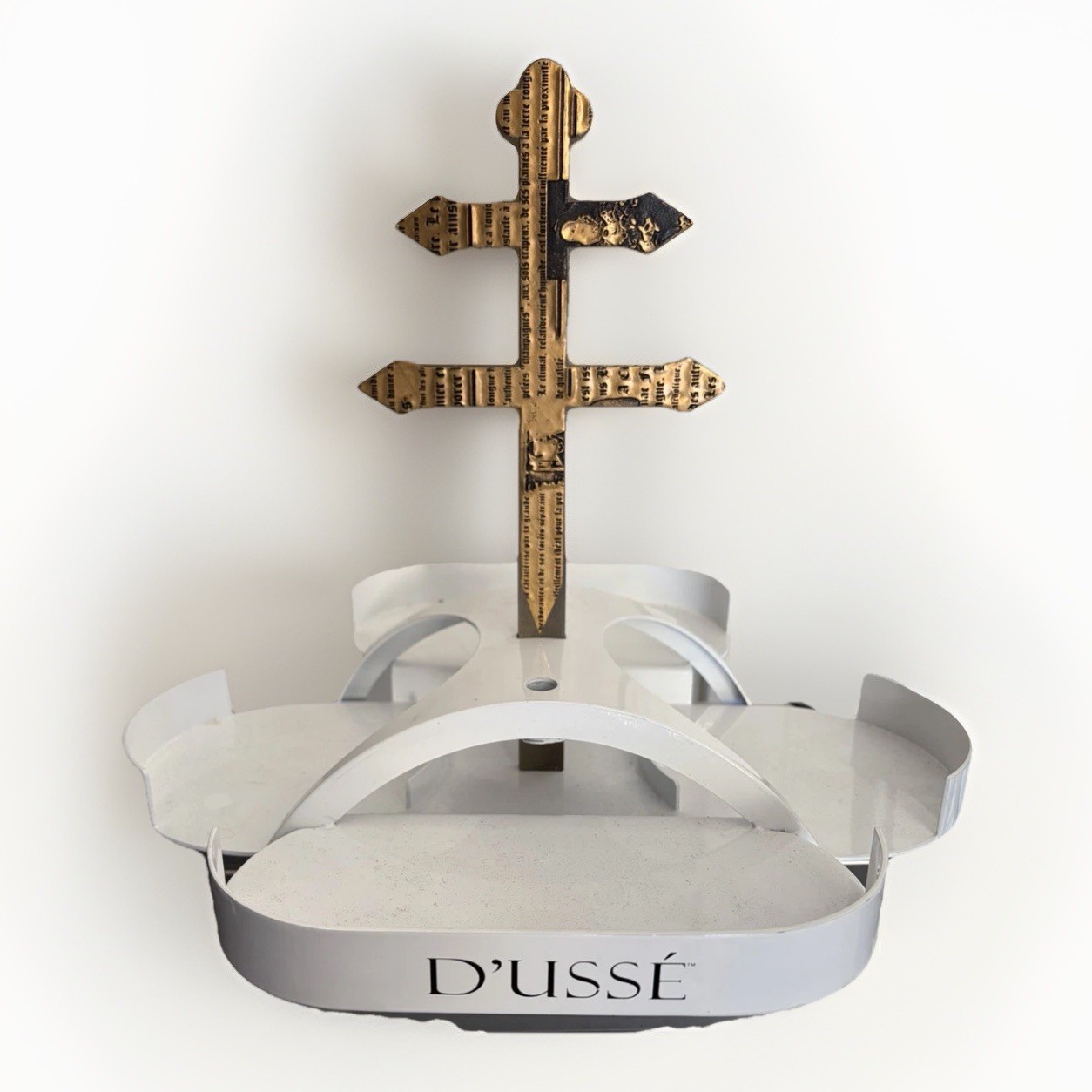 D’Ussé Cognac Bottle Metal Display Stand - VERY HEAVY / VERY RARE D’Ussé Cognac Bottle Metal Display Stand - VERY HEAVY / VERY RARE
