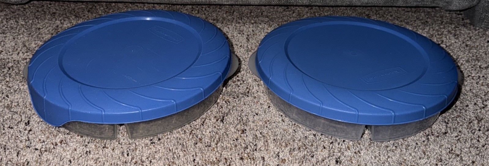 2 Vtg Rubbermaid Servin Saver Divided Food Storage Containers Blue Lids 556B