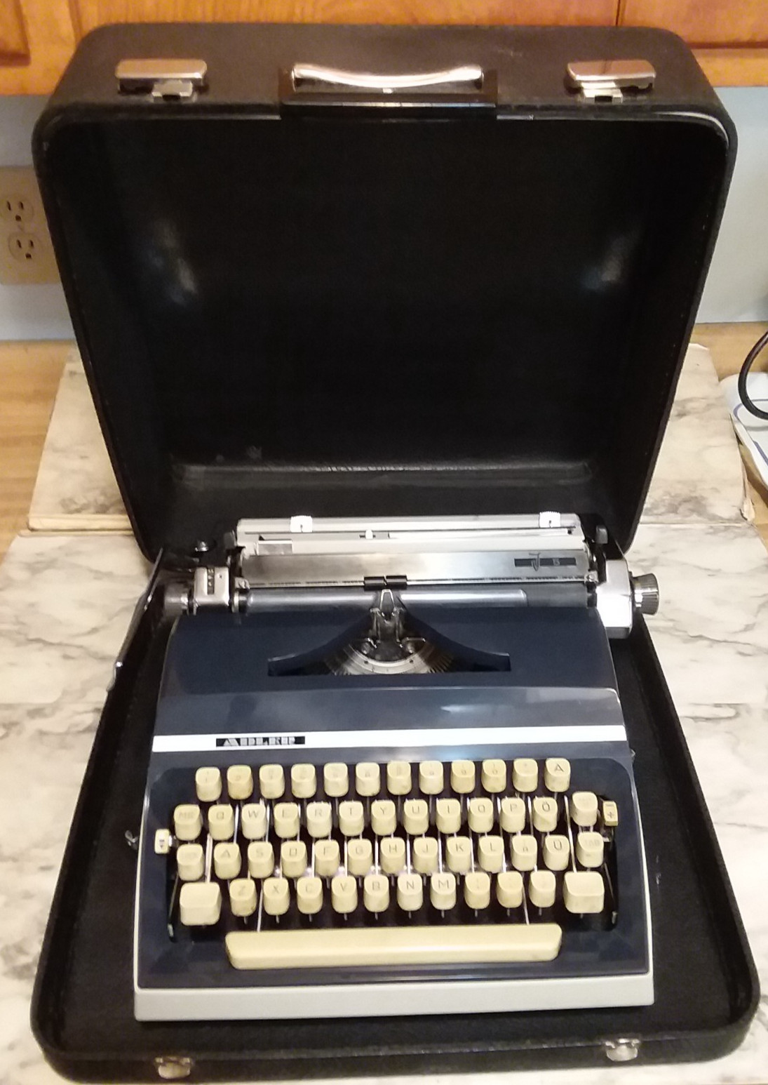 Vtg 1968 W. German ADLER J5 Manual Portable Typewriter w/ Case - READ