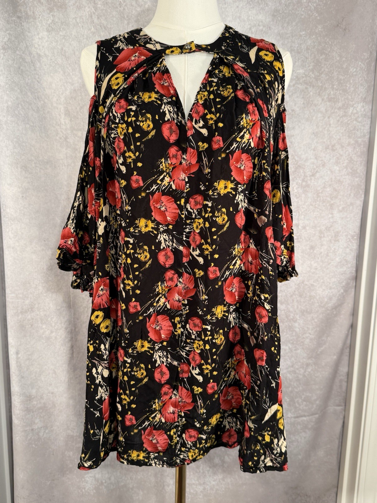 Umgee Boho Floral Cold Shoulder Shift Dress (Medium) Black Red Keyhole -Fall
