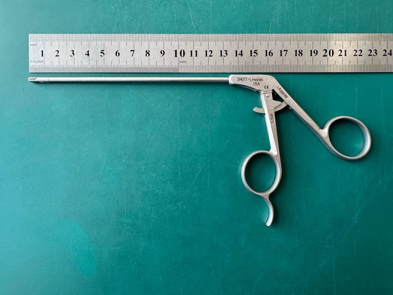 Shutt Linvatec 11.1001 Surgical Arthroscopic Grasping Forceps 3.4mm w/ratchet