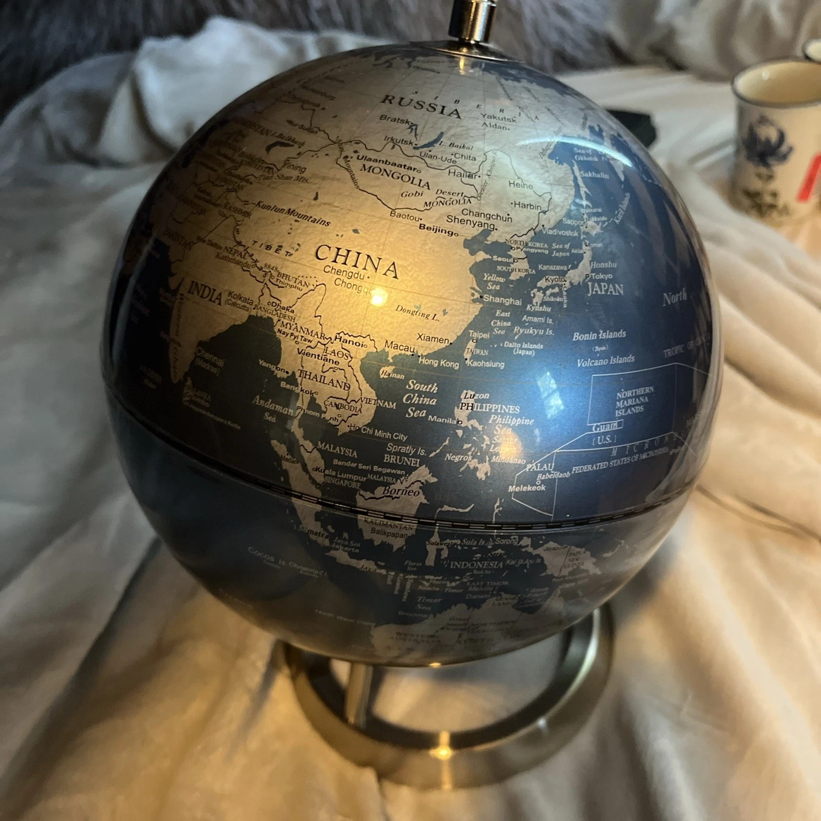 Unique Gorgeous Vicksburg world globe with Chrome Tripod Unique Gorgeous Vicksburg world globe with Chrome Tripod