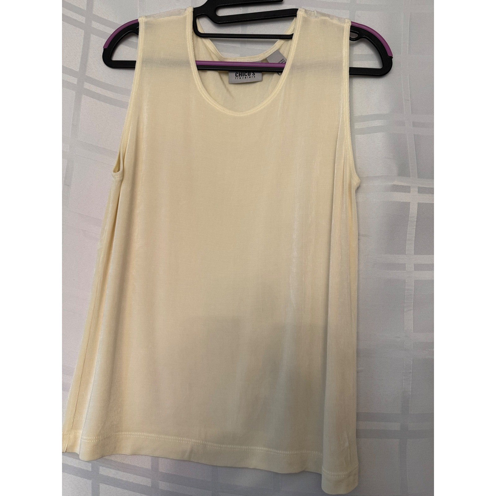 Chicos Travelers Tank Top Cream Ivory Sleeveless Scoop Neck Size 1 Medium USA Chicos Travelers Tank Top Cream Ivory Sleeveless Scoop Neck Size 1 Medium USA