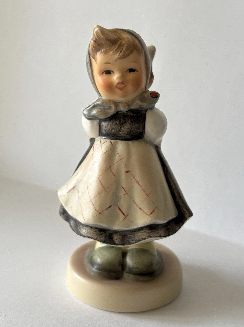 Goebel Hummel “All Smiles” Figurine #498 TMK-7 1988 Goebel Hummel “All Smiles” Figurine #498 TMK-7 1988