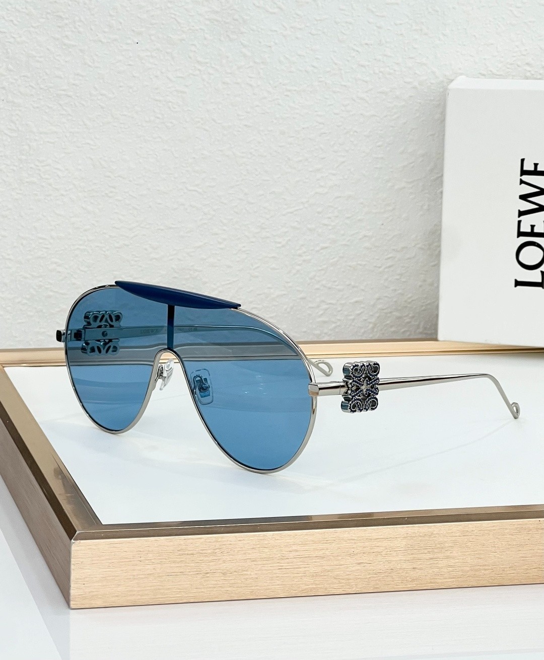 Loewe LW1736LS Sunglasses 135囗58-143 - NEW