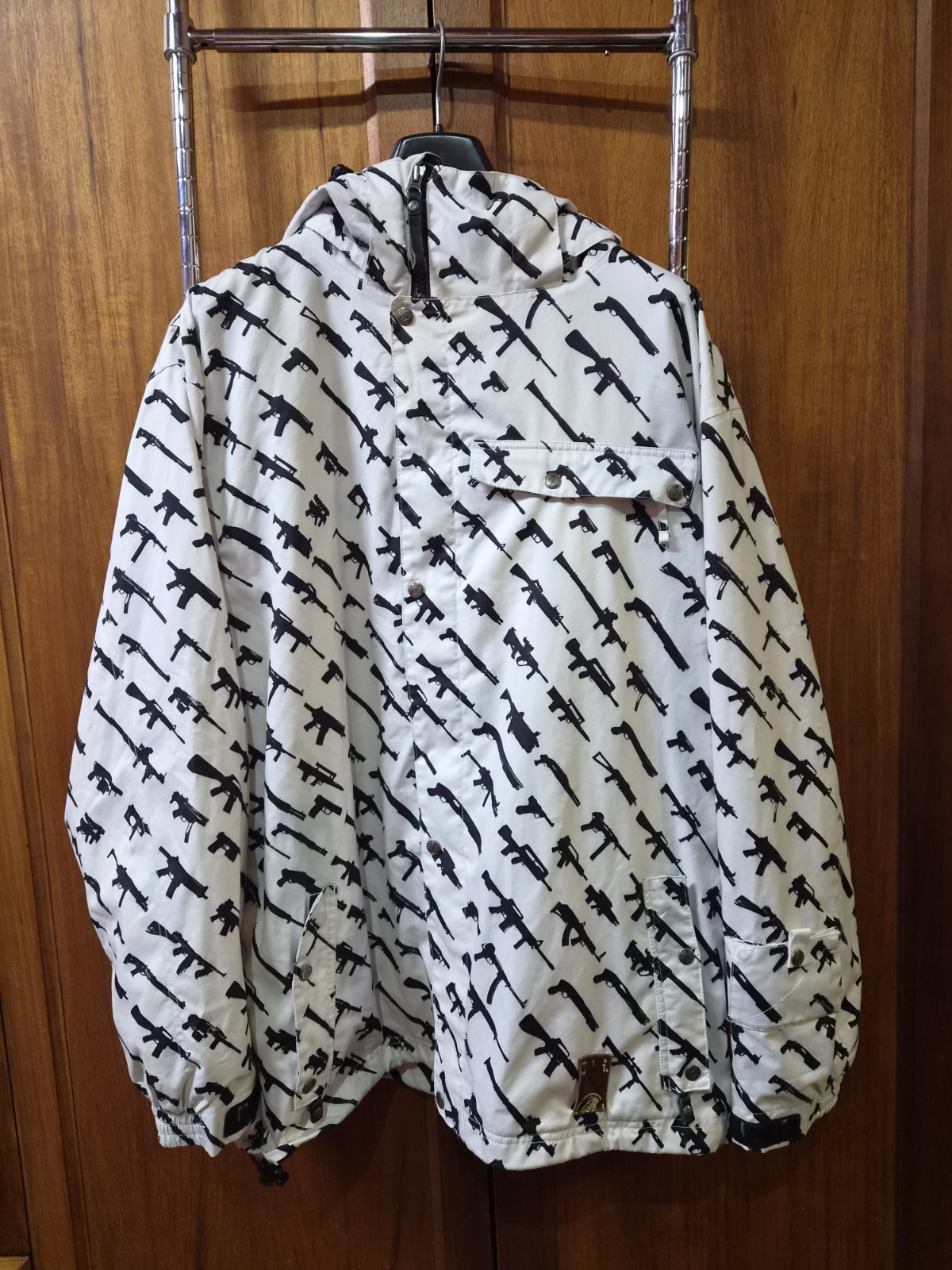 Rare Rogue Status x Grenade Gloves Ski Jacket. Size XL. Grenade Artist Series. Rare Rogue Status x Grenade Gloves Ski Jacket. Size XL. Grenade Artist Series.