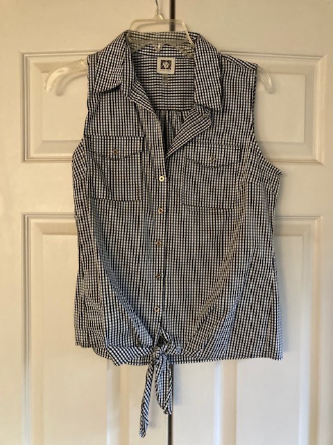 Anne Klein women\'s sleeveless tie-front top, size small, excellent condition