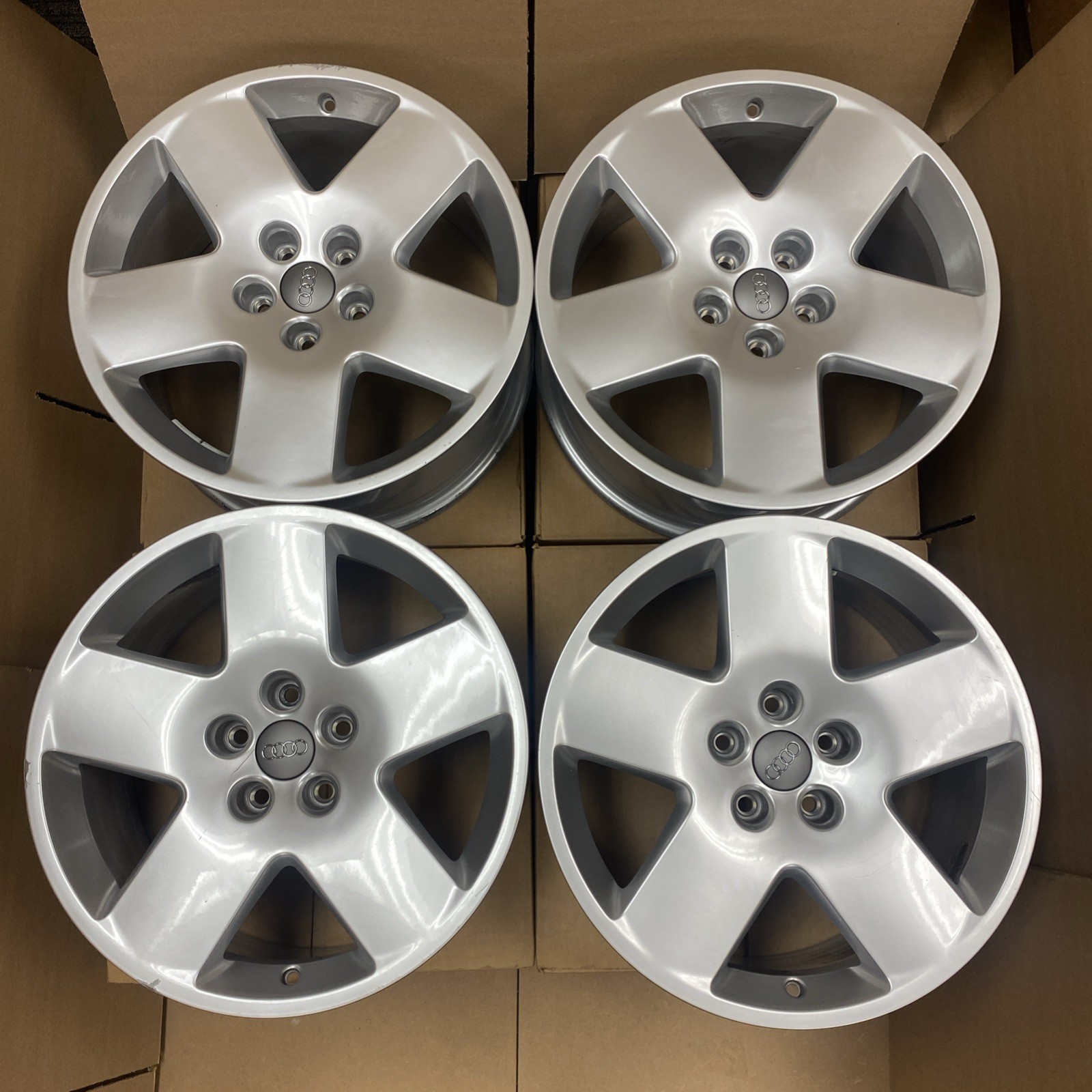 Set Of 4 Genuine 8.5 X 18 Rim Wheels Alloy 5 Spoke 2003-2010 AUDI A8 4E0601025M