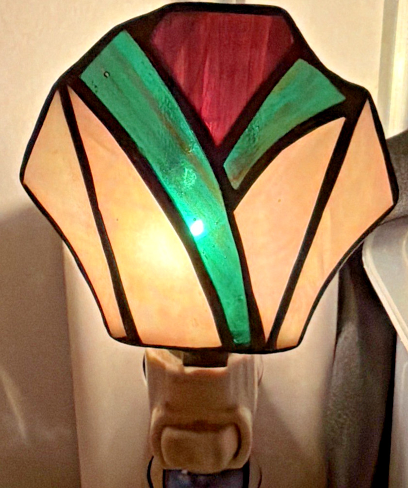 VTG Stained Glass Tulip Night Light, Eagle Plug-In 1960s/70s Tiffany Style WORKS VTG Stained Glass Tulip Night Light, Eagle Plug-In 1960s/70s Tiffany Style WORKS