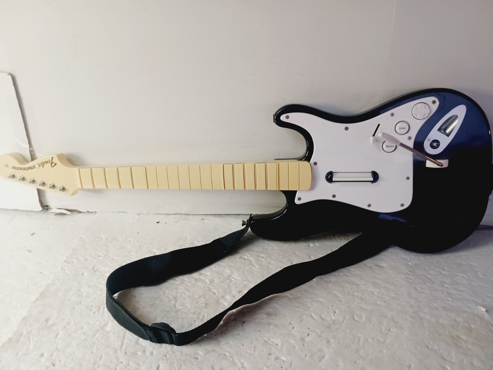 PS3 Rock Band Fender Stratocaster Wireless Guitar Controller No Dongle Tested