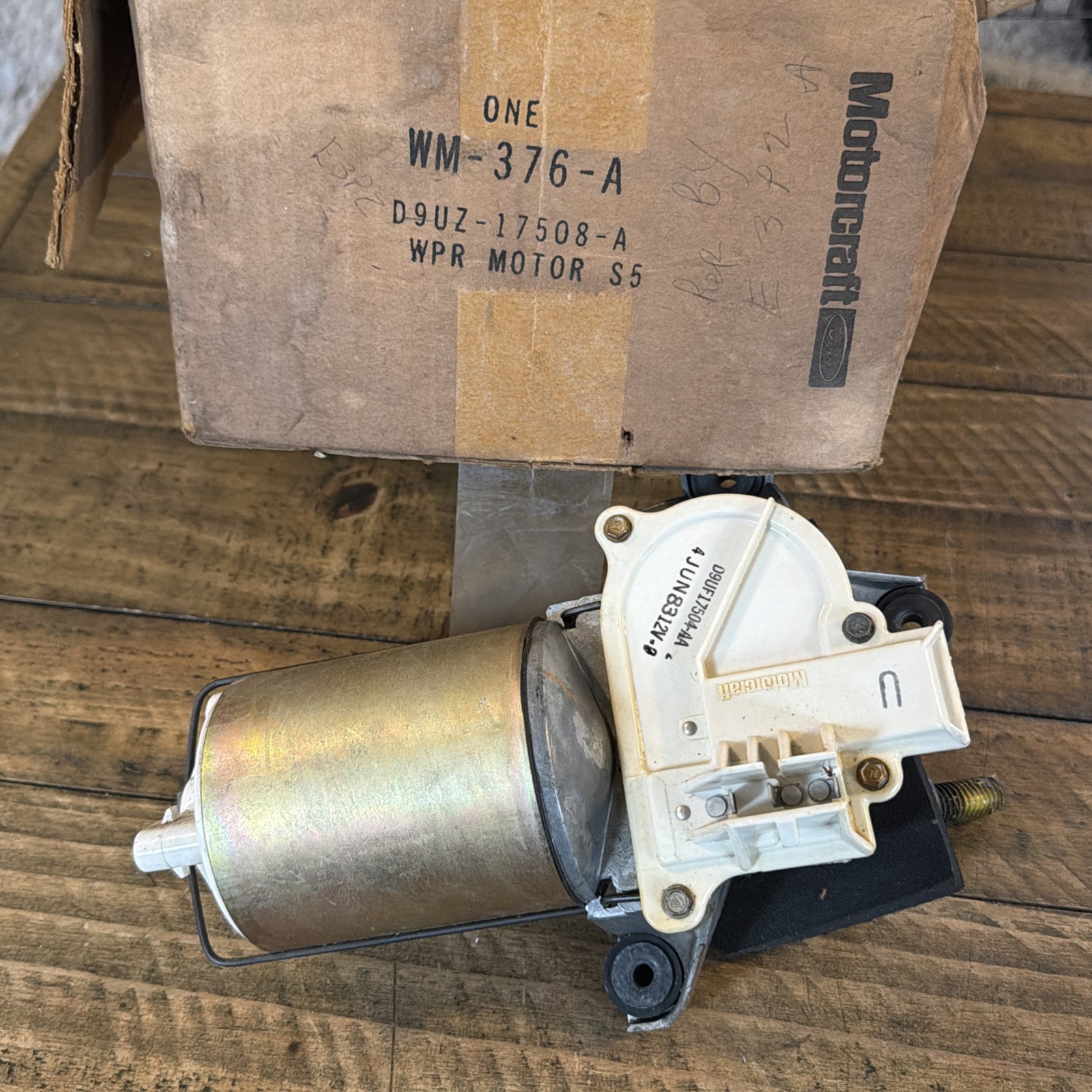 NOS OEM Ford D9UZ-17508-A Windshield Wiper Motor 1975-1987 Econoline/Club Wagon NOS OEM Ford D9UZ-17508-A Windshield Wiper Motor 1975-1987 Econoline/Club Wagon