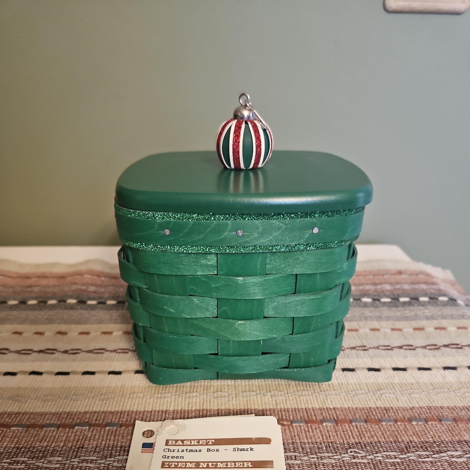 Longaberger 2011 Christmas Box Basket in green with Lid & Ornament Knob Longaberger 2011 Christmas Box Basket in green with Lid & Ornament Knob