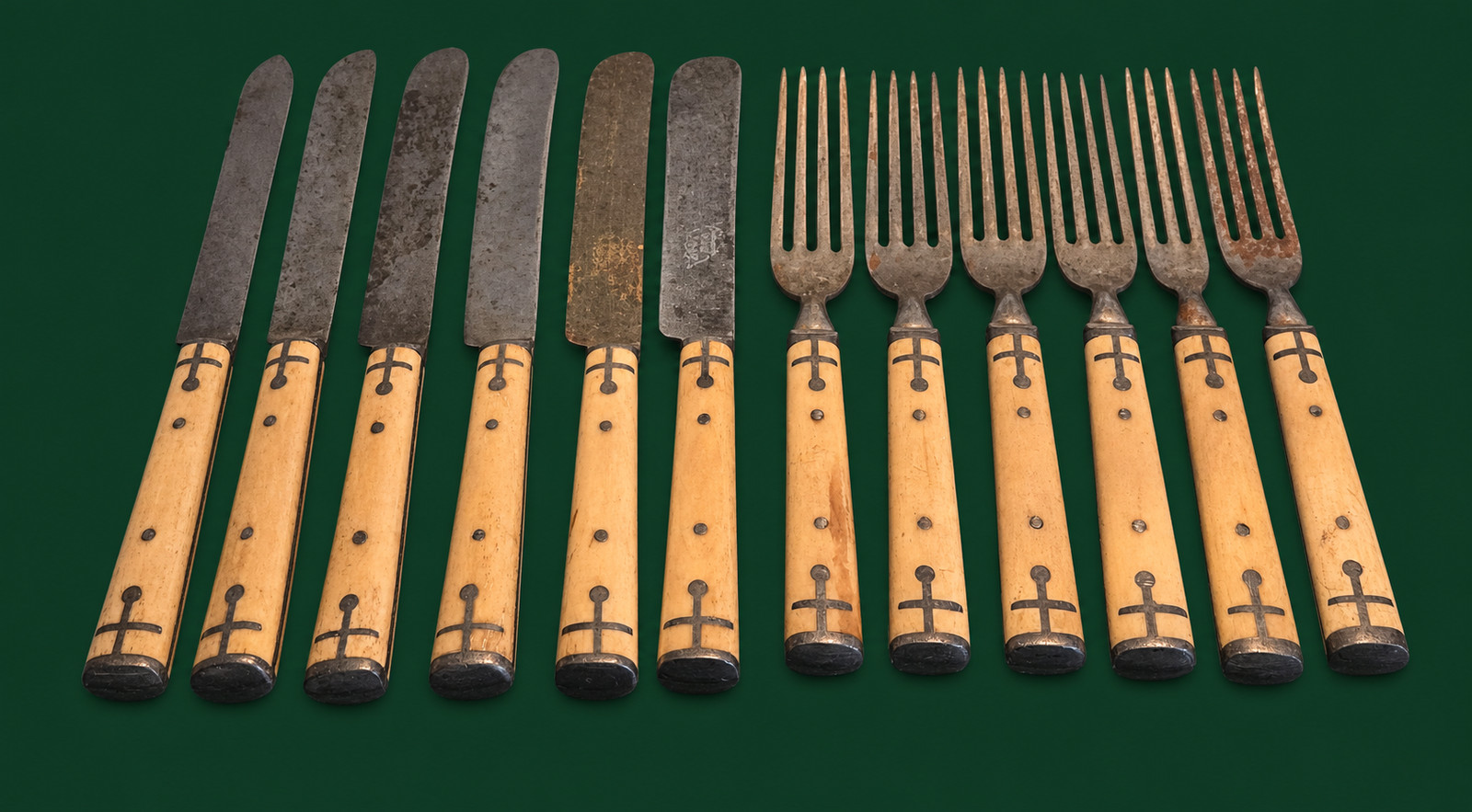 Antique WM Enders Oak Leaf 12pc Bone Handle Flatware Set Pewter Cross Inlay