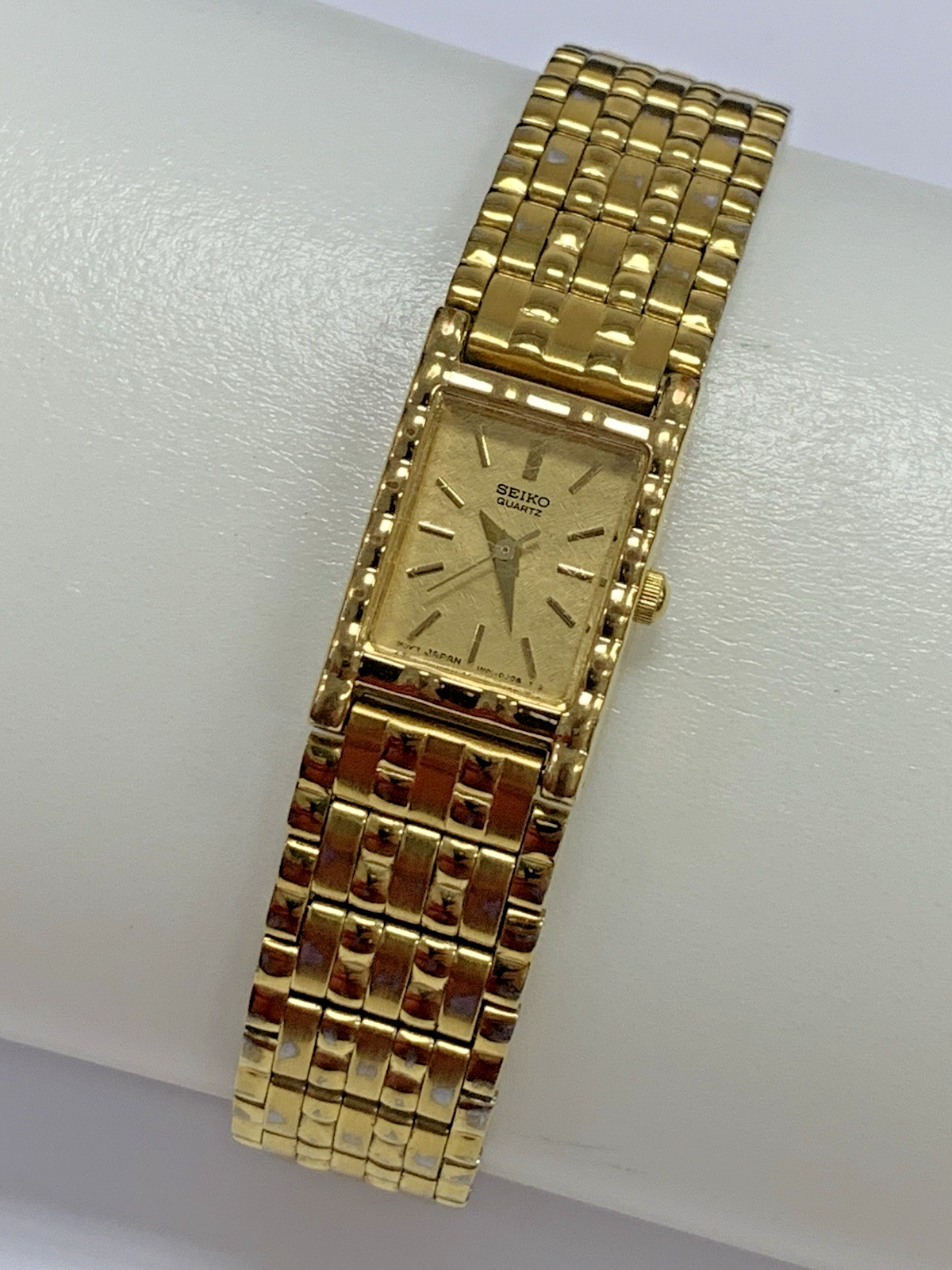 Gorgeous Vintage Ladies Seiko Quartz Tank Watch Gold Tone Bracelet 1NO1-5A69 Gorgeous Vintage Ladies Seiko Quartz Tank Watch Gold Tone Bracelet 1NO1-5A69