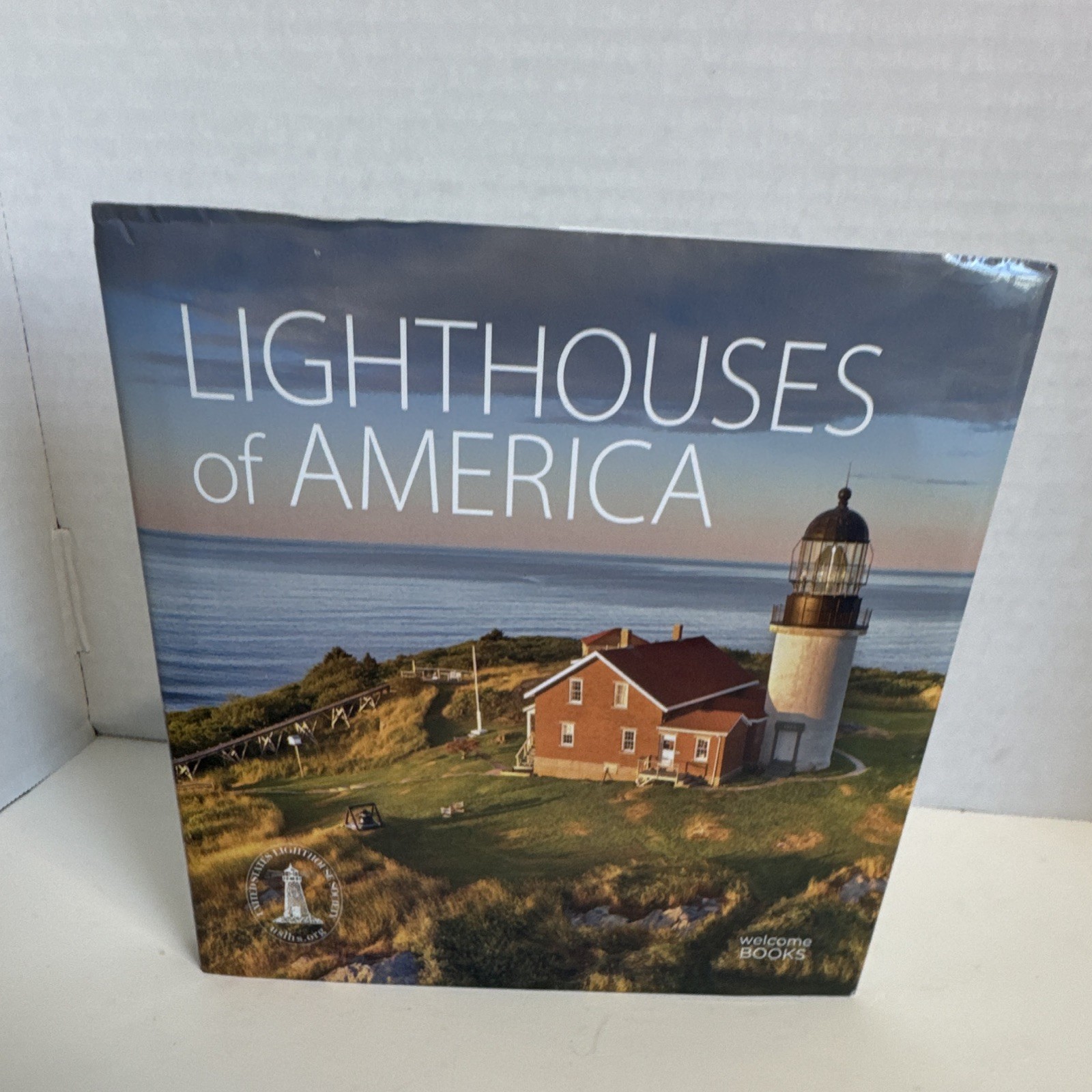 Welcome Books Lighthouses of America Hardcover Book North America English ISBN