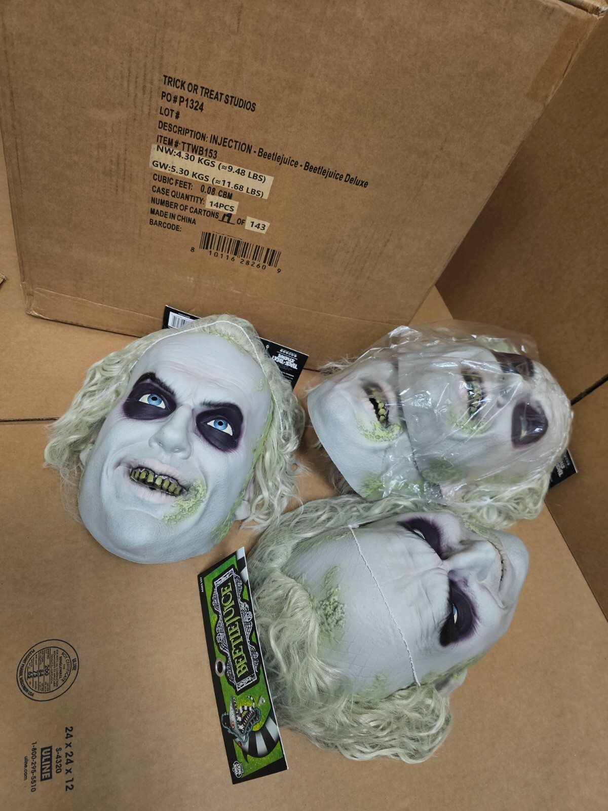 Quantity 1 - NEW Beetlejuice Deluxe Injection Mask  Trick or Treat Studios