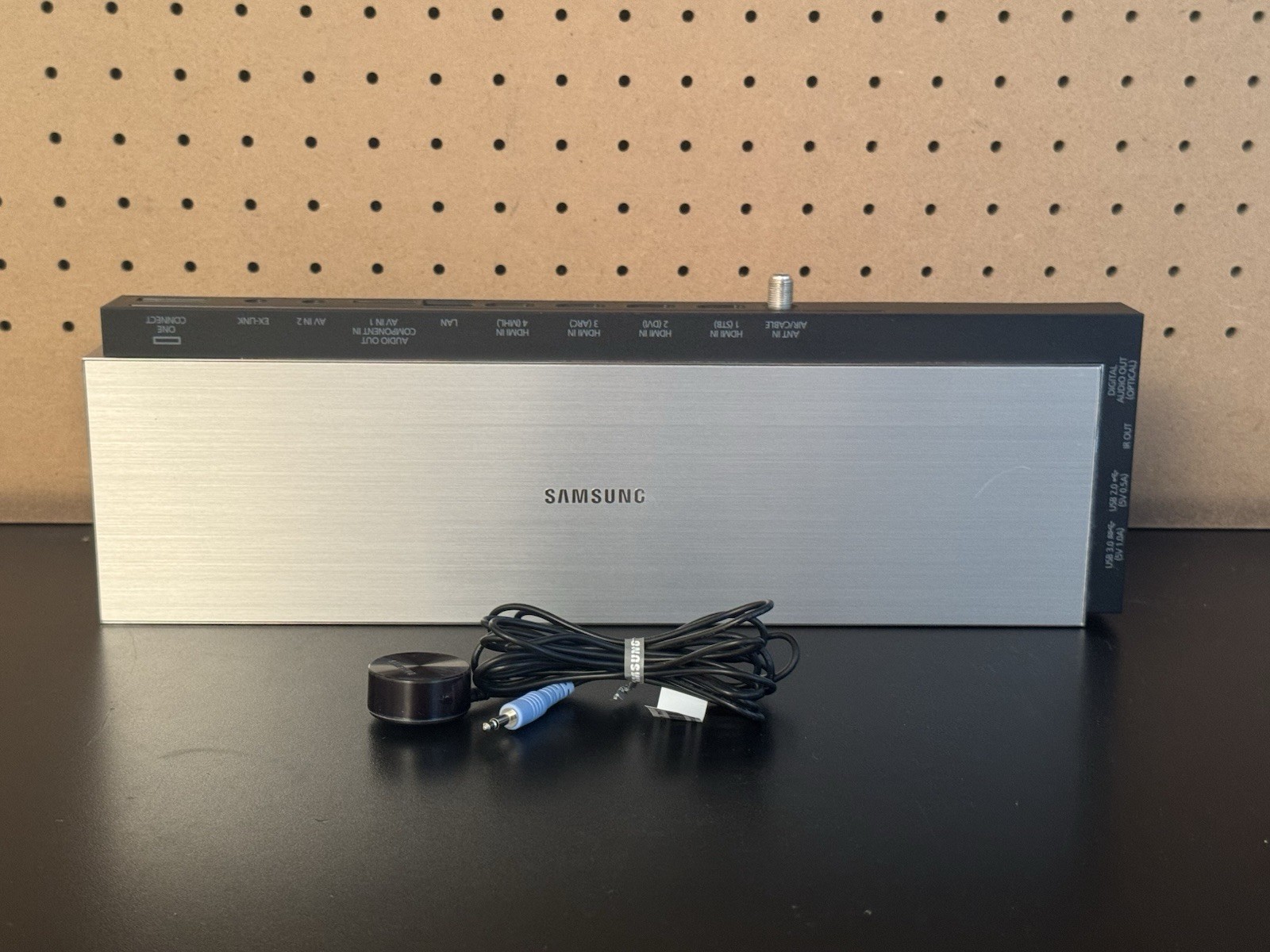 Samsung One Connect Box BN91-13489Z for UN55HU9000 UN65HU9000 UN78HU9000 Samsung One Connect Box BN91-13489Z for UN55HU9000 UN65HU9000 UN78HU9000