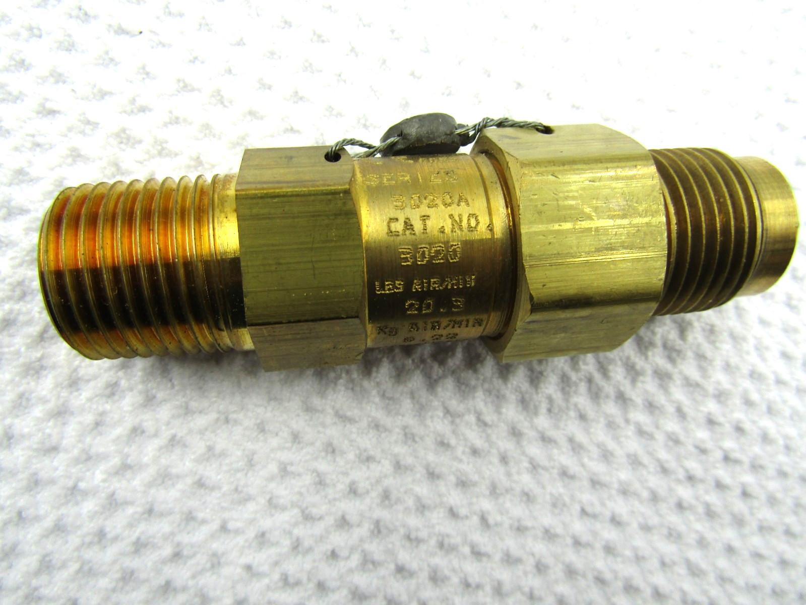 BRAND NEW Superior 3020-300 Brass Relief Valve 29.5lbs Air/min 300psi 1/2in Npt