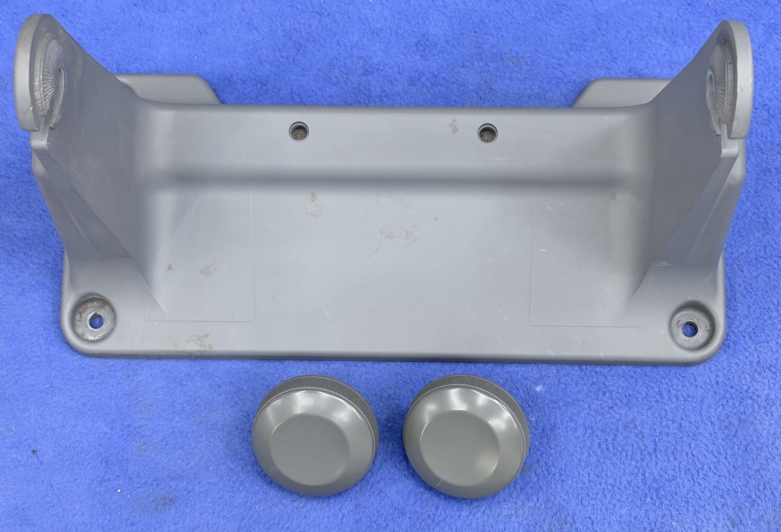 Furuno Mounting Bracket & Knobs For RDP-148 RDP-131 RDP-143 GD-1700c 1710c 1720c Furuno Mounting Bracket & Knobs For RDP-148 RDP-131 RDP-143 GD-1700c 1710c 1720c