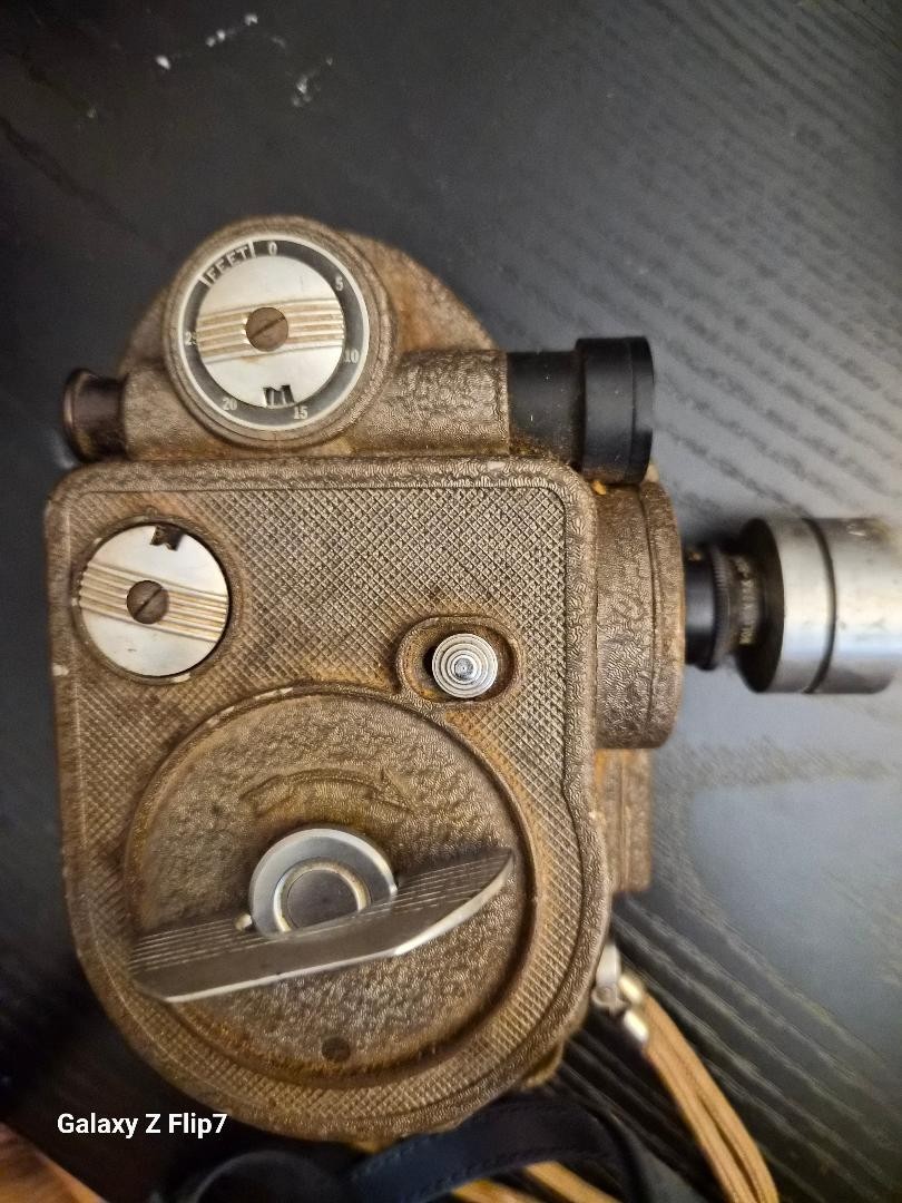 Vintage 40's - 50's Revere Compact Eight Model 88 Standard 8mm Movie Camera