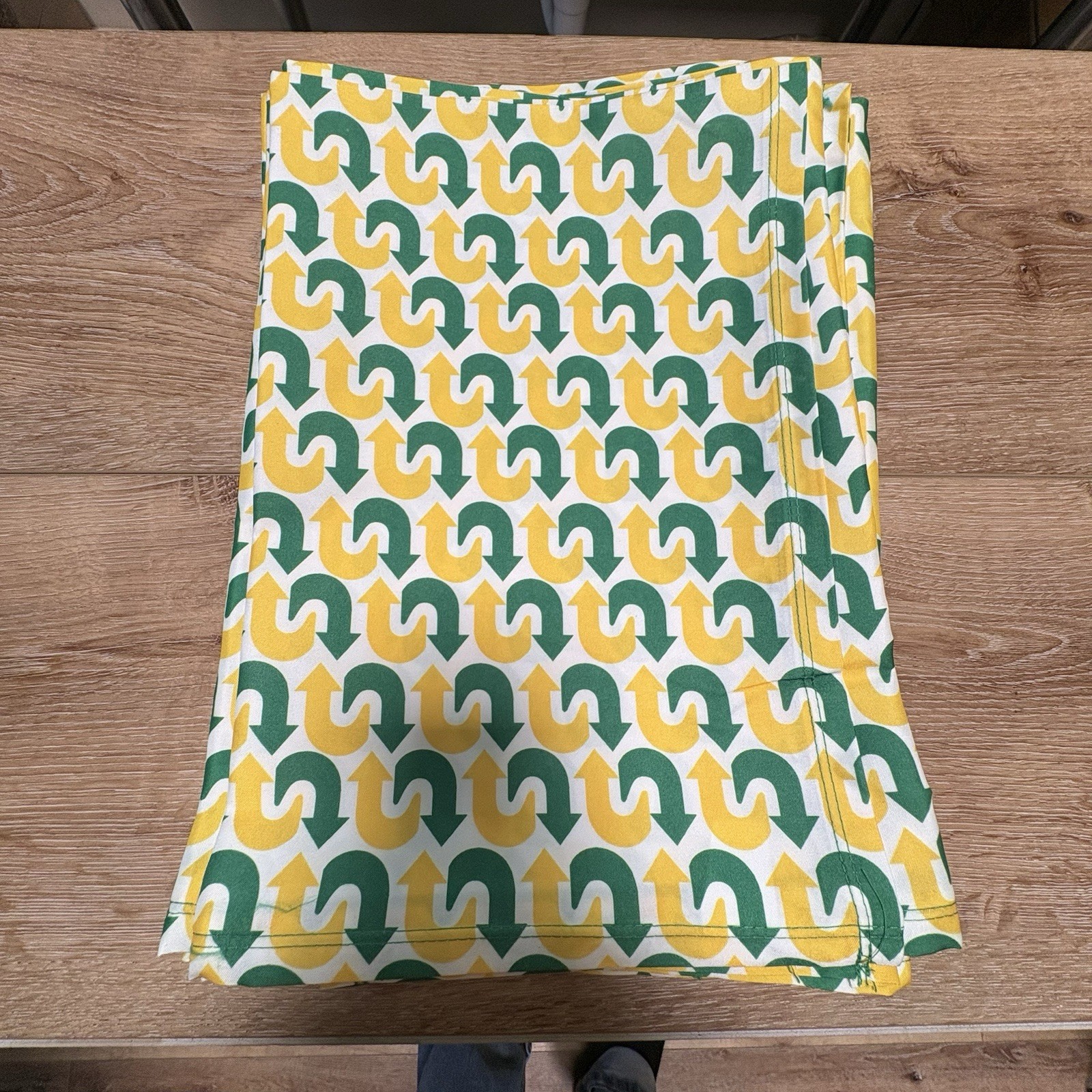 Lot 0f 12 Subway Restaurant Green Yellow Arrows Bandanas 27X27