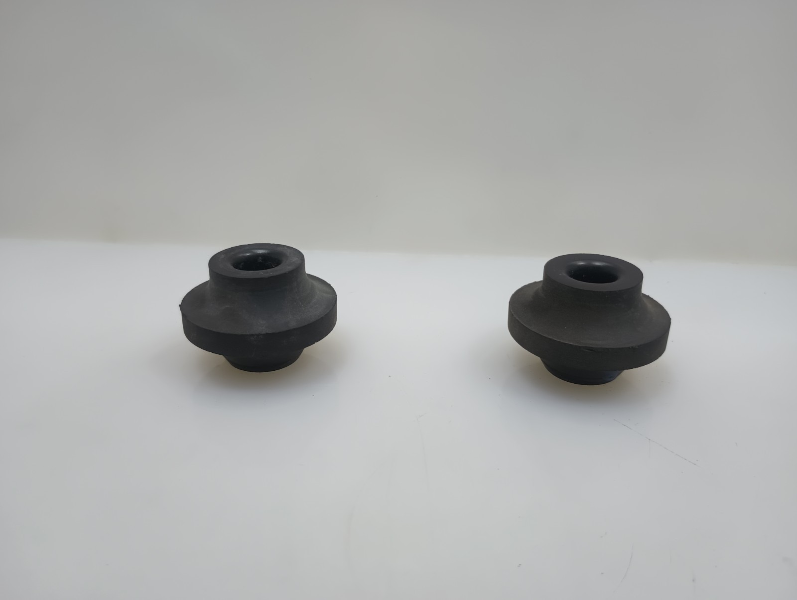 97-06 OEM Jaguar X100 XK8 XKR Radiator Mounting Bush Lower Set 2 pcs MJA4242CB