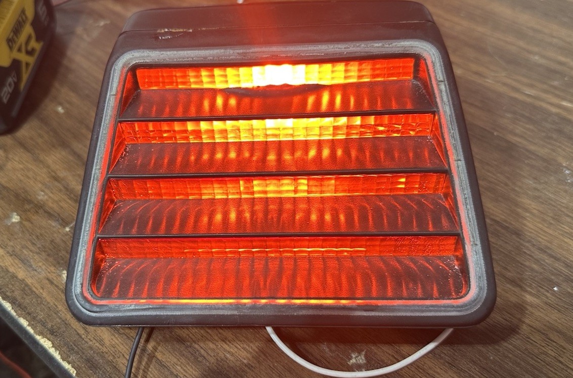 MERCEDES W124 W126 W201 SEDAN 3RD BRAKE LIGHT ASSEMBLY 0008201609 E320 300E SEL